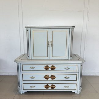 ตู้วางทีวี สไตล์หลุยส์ 2 …