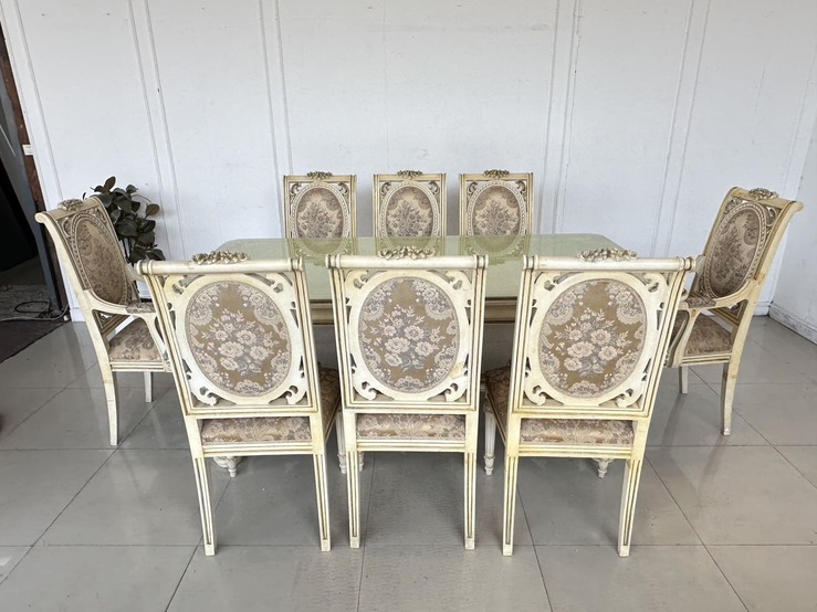 ชุดโต๊ะทานอาหาร สไตล์หลุยส์ 8 ที่นั่ง ท็อปกระจก ไม้จริงกลางไม้ MDF โครงขาแกะสลัก พร้อมเก้าอี้ ชุดโต๊ะทานอาหาร สไตล์หลุยส์ 8 ที่นั่ง ท็อปกระจก ไม้จริงกลางไม้ MDF โครงขาแกะสลัก พร้อมเก้าอี้