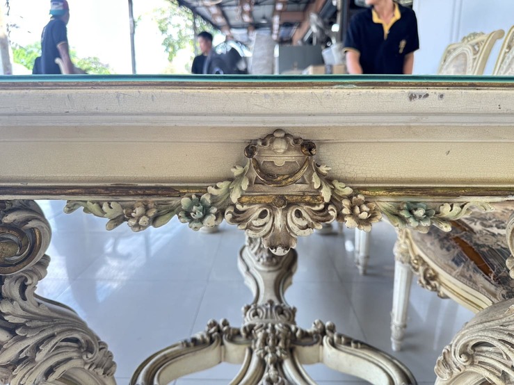 ชุดโต๊ะทานอาหาร สไตล์หลุยส์ 8 ที่นั่ง ท็อปกระจก ไม้จริงกลางไม้ MDF โครงขาแกะสลัก พร้อมเก้าอี้ ชุดโต๊ะทานอาหาร สไตล์หลุยส์ 8 ที่นั่ง ท็อปกระจก ไม้จริงกลางไม้ MDF โครงขาแกะสลัก พร้อมเก้าอี้