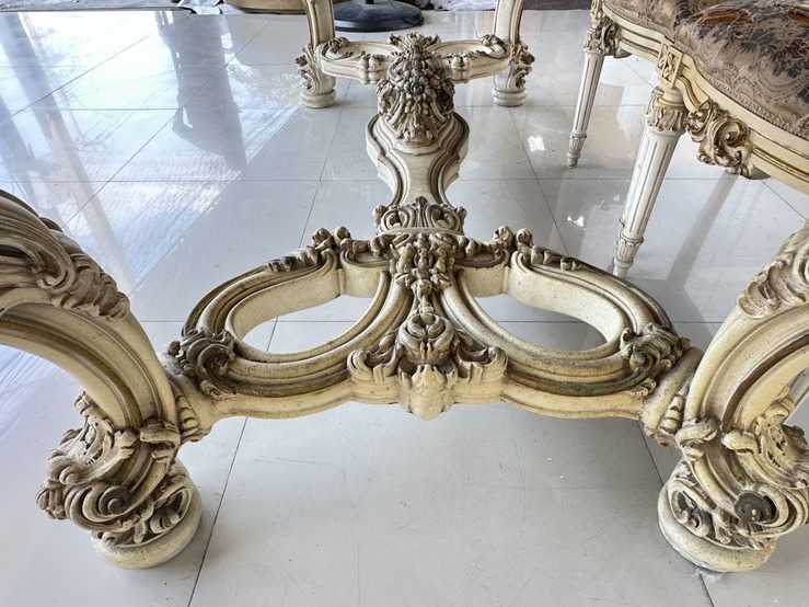 ชุดโต๊ะทานอาหาร สไตล์หลุยส์ 8 ที่นั่ง ท็อปกระจก ไม้จริงกลางไม้ MDF โครงขาแกะสลัก พร้อมเก้าอี้ ชุดโต๊ะทานอาหาร สไตล์หลุยส์ 8 ที่นั่ง ท็อปกระจก ไม้จริงกลางไม้ MDF โครงขาแกะสลัก พร้อมเก้าอี้