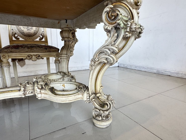 ชุดโต๊ะทานอาหาร สไตล์หลุยส์ 8 ที่นั่ง ท็อปกระจก ไม้จริงกลางไม้ MDF โครงขาแกะสลัก พร้อมเก้าอี้ ชุดโต๊ะทานอาหาร สไตล์หลุยส์ 8 ที่นั่ง ท็อปกระจก ไม้จริงกลางไม้ MDF โครงขาแกะสลัก พร้อมเก้าอี้