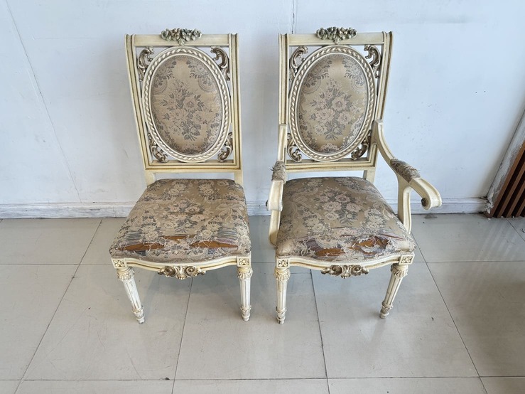 ชุดโต๊ะทานอาหาร สไตล์หลุยส์ 8 ที่นั่ง ท็อปกระจก ไม้จริงกลางไม้ MDF โครงขาแกะสลัก พร้อมเก้าอี้ ชุดโต๊ะทานอาหาร สไตล์หลุยส์ 8 ที่นั่ง ท็อปกระจก ไม้จริงกลางไม้ MDF โครงขาแกะสลัก พร้อมเก้าอี้