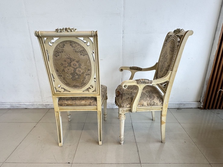 ชุดโต๊ะทานอาหาร สไตล์หลุยส์ 8 ที่นั่ง ท็อปกระจก ไม้จริงกลางไม้ MDF โครงขาแกะสลัก พร้อมเก้าอี้ ชุดโต๊ะทานอาหาร สไตล์หลุยส์ 8 ที่นั่ง ท็อปกระจก ไม้จริงกลางไม้ MDF โครงขาแกะสลัก พร้อมเก้าอี้