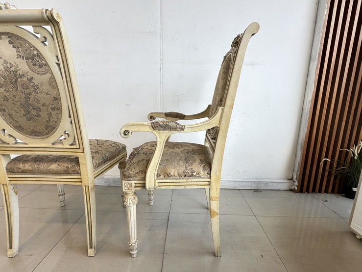 ชุดโต๊ะทานอาหาร สไตล์หลุยส์ 8 ที่นั่ง ท็อปกระจก ไม้จริงกลางไม้ MDF โครงขาแกะสลัก พร้อมเก้าอี้ ชุดโต๊ะทานอาหาร สไตล์หลุยส์ 8 ที่นั่ง ท็อปกระจก ไม้จริงกลางไม้ MDF โครงขาแกะสลัก พร้อมเก้าอี้