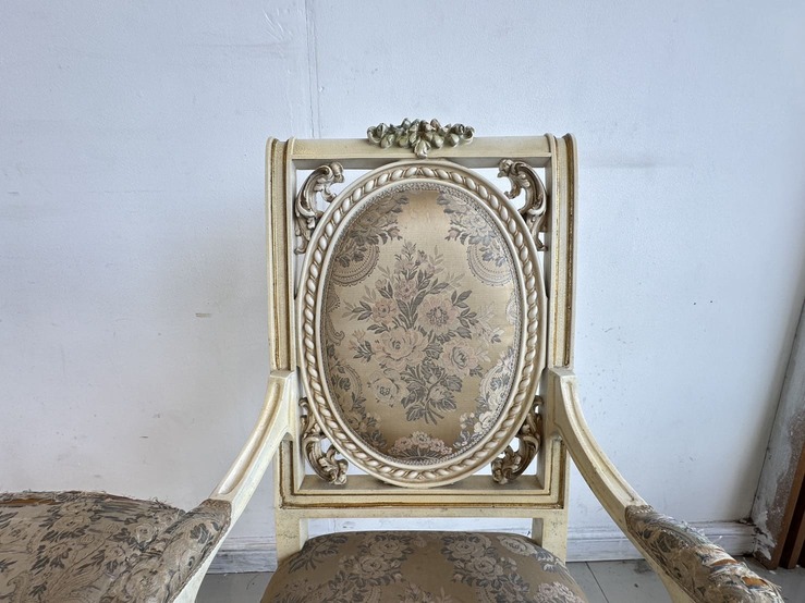 ชุดโต๊ะทานอาหาร สไตล์หลุยส์ 8 ที่นั่ง ท็อปกระจก ไม้จริงกลางไม้ MDF โครงขาแกะสลัก พร้อมเก้าอี้ ชุดโต๊ะทานอาหาร สไตล์หลุยส์ 8 ที่นั่ง ท็อปกระจก ไม้จริงกลางไม้ MDF โครงขาแกะสลัก พร้อมเก้าอี้