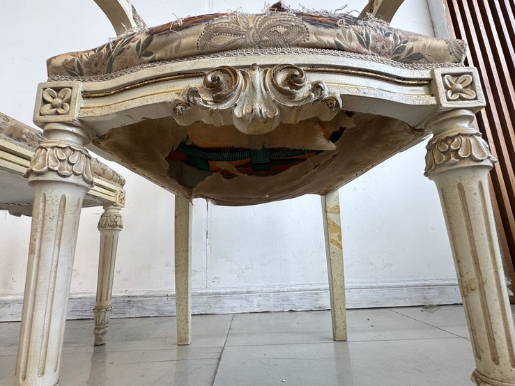 ชุดโต๊ะทานอาหาร สไตล์หลุยส์ 8 ที่นั่ง ท็อปกระจก ไม้จริงกลางไม้ MDF โครงขาแกะสลัก พร้อมเก้าอี้ ชุดโต๊ะทานอาหาร สไตล์หลุยส์ 8 ที่นั่ง ท็อปกระจก ไม้จริงกลางไม้ MDF โครงขาแกะสลัก พร้อมเก้าอี้