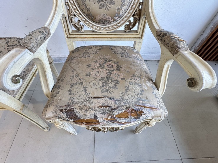 ชุดโต๊ะทานอาหาร สไตล์หลุยส์ 8 ที่นั่ง ท็อปกระจก ไม้จริงกลางไม้ MDF โครงขาแกะสลัก พร้อมเก้าอี้ ชุดโต๊ะทานอาหาร สไตล์หลุยส์ 8 ที่นั่ง ท็อปกระจก ไม้จริงกลางไม้ MDF โครงขาแกะสลัก พร้อมเก้าอี้