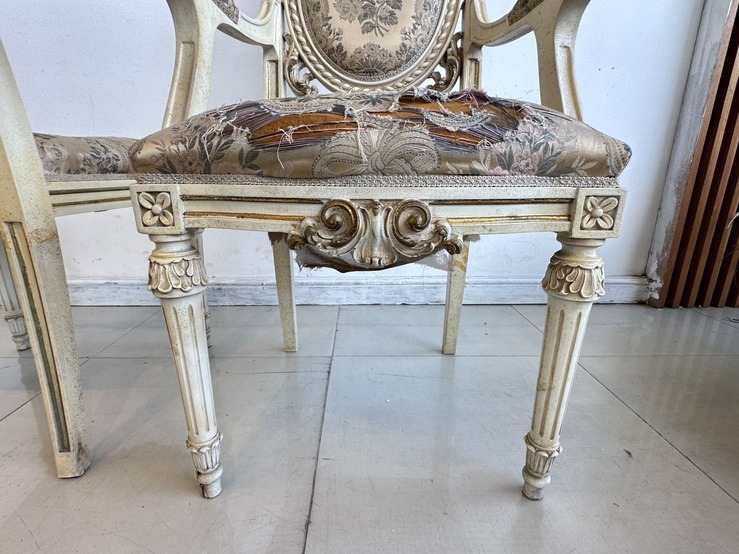 ชุดโต๊ะทานอาหาร สไตล์หลุยส์ 8 ที่นั่ง ท็อปกระจก ไม้จริงกลางไม้ MDF โครงขาแกะสลัก พร้อมเก้าอี้ ชุดโต๊ะทานอาหาร สไตล์หลุยส์ 8 ที่นั่ง ท็อปกระจก ไม้จริงกลางไม้ MDF โครงขาแกะสลัก พร้อมเก้าอี้