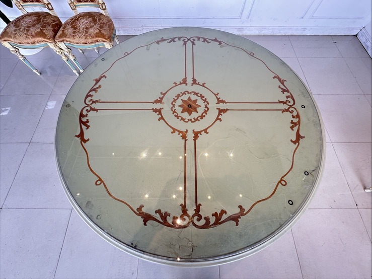 ชุดโต๊ะทานอาหาร สไตล์หลุยส์ 4 ที่นั่ง ท็อปกระจก โครงไม้จริงกลางไม้อัด ขาไม้จริง พร้อมเก้าอี้หลังสูง ชุดโต๊ะทานอาหาร สไตล์หลุยส์ 4 ที่นั่ง ท็อปกระจก โครงไม้จริงกลางไม้อัด ขาไม้จริง พร้อมเก้าอี้หลังสูง