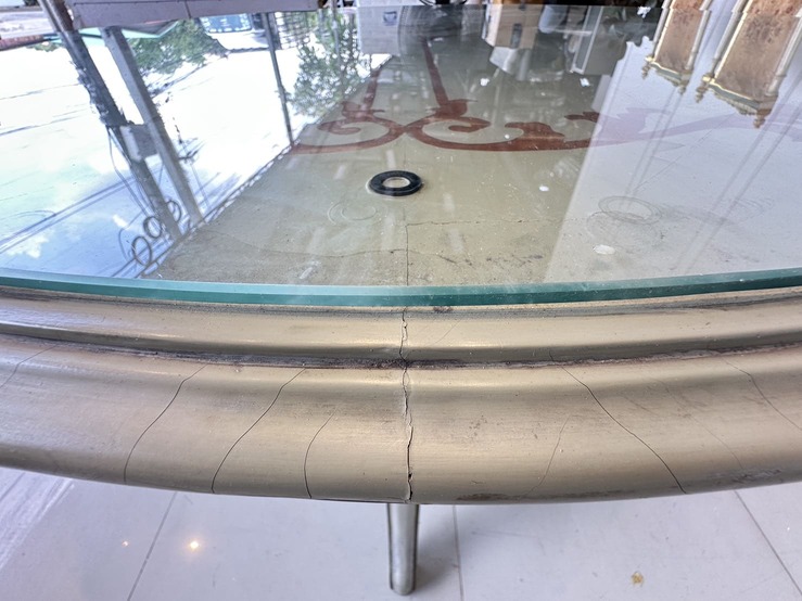 ชุดโต๊ะทานอาหาร สไตล์หลุยส์ 4 ที่นั่ง ท็อปกระจก โครงไม้จริงกลางไม้อัด ขาไม้จริง พร้อมเก้าอี้หลังสูง ชุดโต๊ะทานอาหาร สไตล์หลุยส์ 4 ที่นั่ง ท็อปกระจก โครงไม้จริงกลางไม้อัด ขาไม้จริง พร้อมเก้าอี้หลังสูง