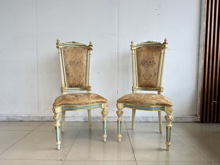 ชุดโต๊ะทานอาหาร สไตล์หลุยส์ 4 ที่นั่ง ท็อปกระจก โครงไม้จริงกลางไม้อัด ขาไม้จริง พร้อมเก้าอี้หลังสูง ชุดโต๊ะทานอาหาร สไตล์หลุยส์ 4 ที่นั่ง ท็อปกระจก โครงไม้จริงกลางไม้อัด ขาไม้จริง พร้อมเก้าอี้หลังสูง