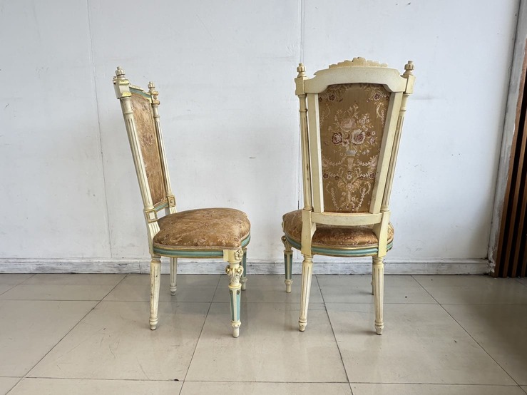 ชุดโต๊ะทานอาหาร สไตล์หลุยส์ 4 ที่นั่ง ท็อปกระจก โครงไม้จริงกลางไม้อัด ขาไม้จริง พร้อมเก้าอี้หลังสูง ชุดโต๊ะทานอาหาร สไตล์หลุยส์ 4 ที่นั่ง ท็อปกระจก โครงไม้จริงกลางไม้อัด ขาไม้จริง พร้อมเก้าอี้หลังสูง