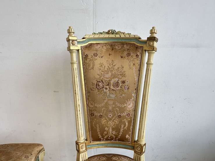 ชุดโต๊ะทานอาหาร สไตล์หลุยส์ 4 ที่นั่ง ท็อปกระจก โครงไม้จริงกลางไม้อัด ขาไม้จริง พร้อมเก้าอี้หลังสูง ชุดโต๊ะทานอาหาร สไตล์หลุยส์ 4 ที่นั่ง ท็อปกระจก โครงไม้จริงกลางไม้อัด ขาไม้จริง พร้อมเก้าอี้หลังสูง