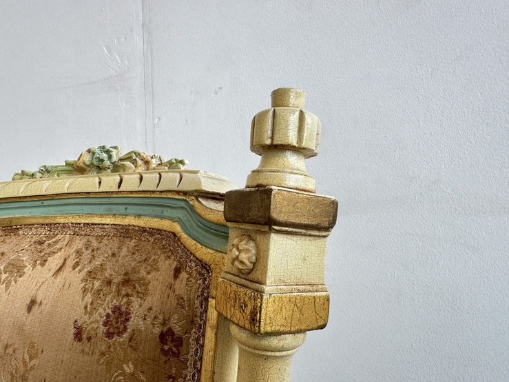 ชุดโต๊ะทานอาหาร สไตล์หลุยส์ 4 ที่นั่ง ท็อปกระจก โครงไม้จริงกลางไม้อัด ขาไม้จริง พร้อมเก้าอี้หลังสูง ชุดโต๊ะทานอาหาร สไตล์หลุยส์ 4 ที่นั่ง ท็อปกระจก โครงไม้จริงกลางไม้อัด ขาไม้จริง พร้อมเก้าอี้หลังสูง