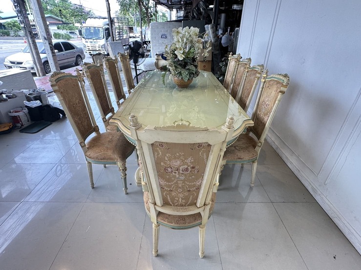 ชุดโต๊ะทานอาหาร สไตล์หลุยส์ 10 ที่นั่ง ชุดโต๊ะทานอาหาร สไตล์หลุยส์ 10 ที่นั่ง