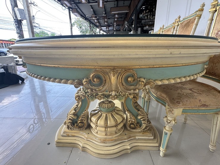 ชุดโต๊ะทานอาหาร สไตล์หลุยส์ 10 ที่นั่ง ชุดโต๊ะทานอาหาร สไตล์หลุยส์ 10 ที่นั่ง