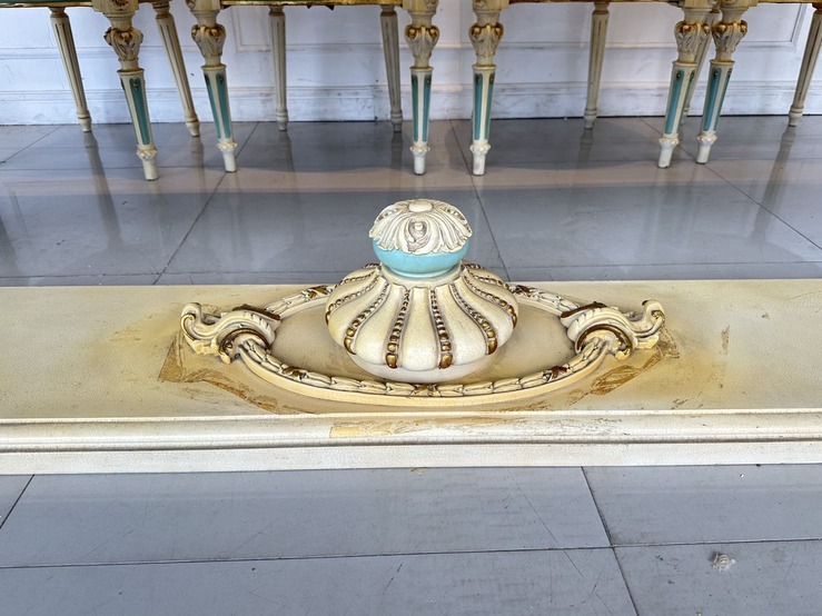 ชุดโต๊ะทานอาหาร สไตล์หลุยส์ 10 ที่นั่ง ชุดโต๊ะทานอาหาร สไตล์หลุยส์ 10 ที่นั่ง