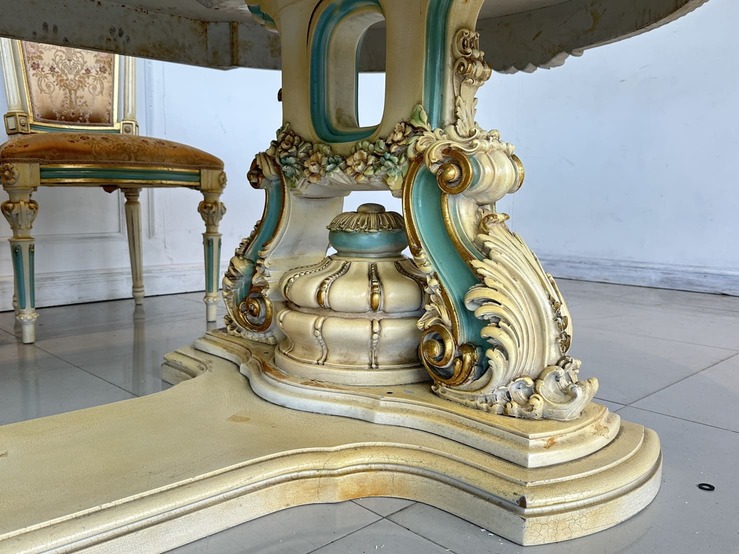 ชุดโต๊ะทานอาหาร สไตล์หลุยส์ 10 ที่นั่ง ชุดโต๊ะทานอาหาร สไตล์หลุยส์ 10 ที่นั่ง