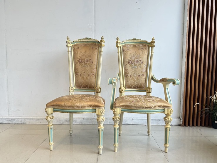 ชุดโต๊ะทานอาหาร สไตล์หลุยส์ 10 ที่นั่ง ชุดโต๊ะทานอาหาร สไตล์หลุยส์ 10 ที่นั่ง