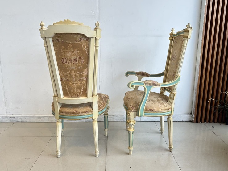 ชุดโต๊ะทานอาหาร สไตล์หลุยส์ 10 ที่นั่ง ชุดโต๊ะทานอาหาร สไตล์หลุยส์ 10 ที่นั่ง