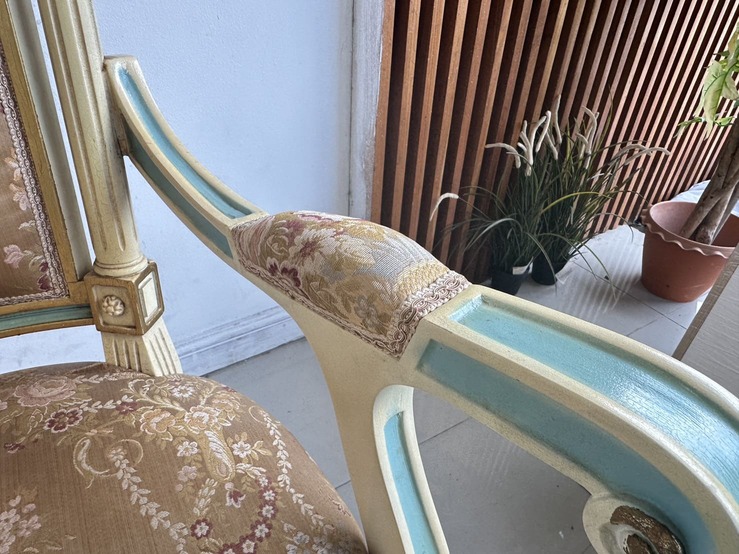 ชุดโต๊ะทานอาหาร สไตล์หลุยส์ 10 ที่นั่ง ชุดโต๊ะทานอาหาร สไตล์หลุยส์ 10 ที่นั่ง