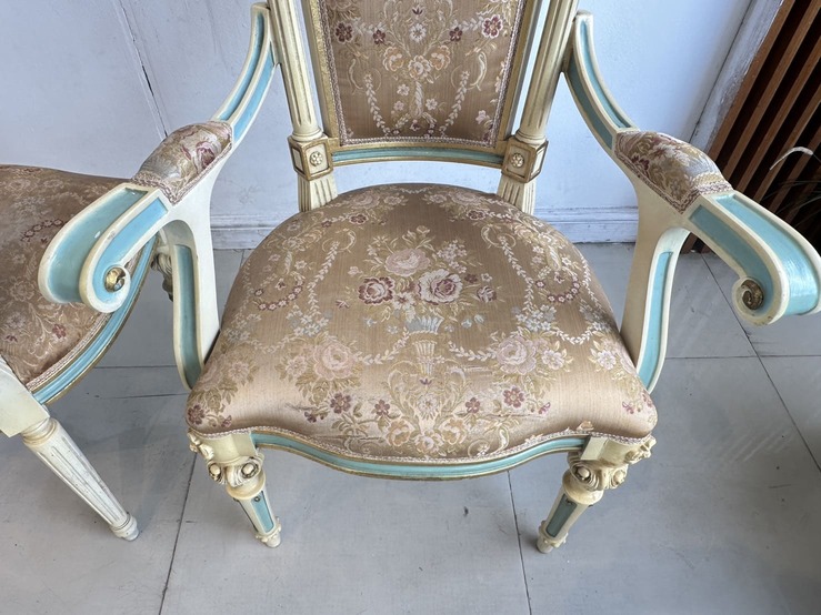 ชุดโต๊ะทานอาหาร สไตล์หลุยส์ 10 ที่นั่ง ชุดโต๊ะทานอาหาร สไตล์หลุยส์ 10 ที่นั่ง