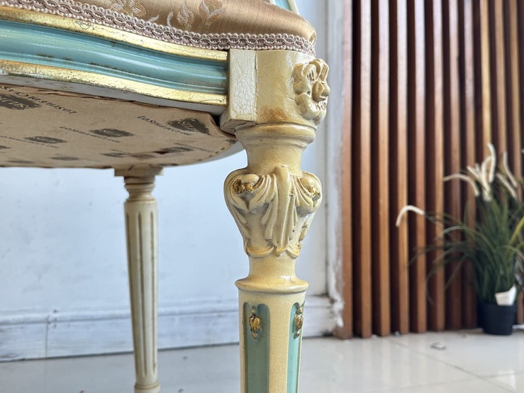 ชุดโต๊ะทานอาหาร สไตล์หลุยส์ 10 ที่นั่ง ชุดโต๊ะทานอาหาร สไตล์หลุยส์ 10 ที่นั่ง