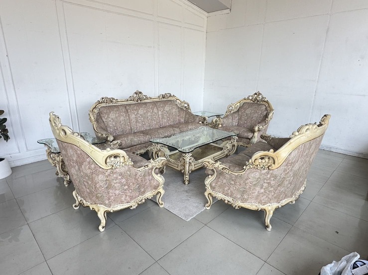 ชุดรับแขก แบรนด์ SILIK สไตล์หลุยส์ 7 ที่นั่ง โต๊ะกลางและโต๊ะข้าง ท็อปกระจก พร้อมเก้าอี้ ชุดรับแขก แบรนด์ SILIK สไตล์หลุยส์ 7 ที่นั่ง โต๊ะกลางและโต๊ะข้าง ท็อปกระจก พร้อมเก้าอี้