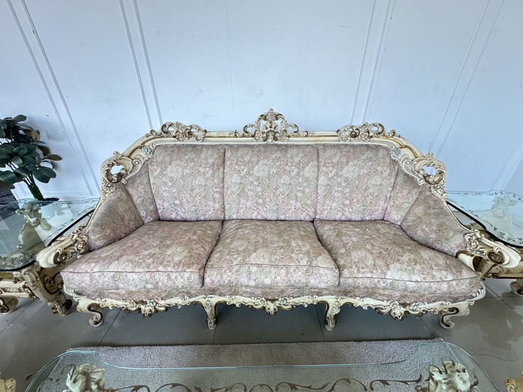 ชุดรับแขก แบรนด์ SILIK สไตล์หลุยส์ 7 ที่นั่ง โต๊ะกลางและโต๊ะข้าง ท็อปกระจก พร้อมเก้าอี้ ชุดรับแขก แบรนด์ SILIK สไตล์หลุยส์ 7 ที่นั่ง โต๊ะกลางและโต๊ะข้าง ท็อปกระจก พร้อมเก้าอี้