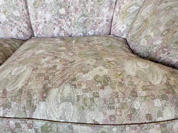 ชุดรับแขก แบรนด์ SILIK สไตล์หลุยส์ 7 ที่นั่ง โต๊ะกลางและโต๊ะข้าง ท็อปกระจก พร้อมเก้าอี้ ชุดรับแขก แบรนด์ SILIK สไตล์หลุยส์ 7 ที่นั่ง โต๊ะกลางและโต๊ะข้าง ท็อปกระจก พร้อมเก้าอี้