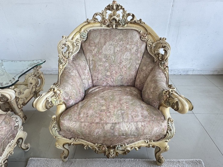 ชุดรับแขก แบรนด์ SILIK สไตล์หลุยส์ 7 ที่นั่ง โต๊ะกลางและโต๊ะข้าง ท็อปกระจก พร้อมเก้าอี้ ชุดรับแขก แบรนด์ SILIK สไตล์หลุยส์ 7 ที่นั่ง โต๊ะกลางและโต๊ะข้าง ท็อปกระจก พร้อมเก้าอี้