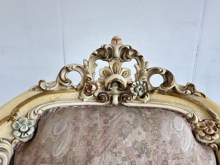 ชุดรับแขก แบรนด์ SILIK สไตล์หลุยส์ 7 ที่นั่ง โต๊ะกลางและโต๊ะข้าง ท็อปกระจก พร้อมเก้าอี้ ชุดรับแขก แบรนด์ SILIK สไตล์หลุยส์ 7 ที่นั่ง โต๊ะกลางและโต๊ะข้าง ท็อปกระจก พร้อมเก้าอี้