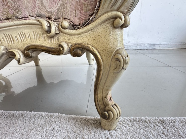 ชุดรับแขก แบรนด์ SILIK สไตล์หลุยส์ 7 ที่นั่ง โต๊ะกลางและโต๊ะข้าง ท็อปกระจก พร้อมเก้าอี้ ชุดรับแขก แบรนด์ SILIK สไตล์หลุยส์ 7 ที่นั่ง โต๊ะกลางและโต๊ะข้าง ท็อปกระจก พร้อมเก้าอี้