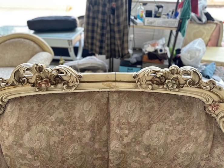 ชุดรับแขก แบรนด์ SILIK สไตล์หลุยส์ 7 ที่นั่ง โต๊ะกลางและโต๊ะข้าง ท็อปกระจก พร้อมเก้าอี้ ชุดรับแขก แบรนด์ SILIK สไตล์หลุยส์ 7 ที่นั่ง โต๊ะกลางและโต๊ะข้าง ท็อปกระจก พร้อมเก้าอี้