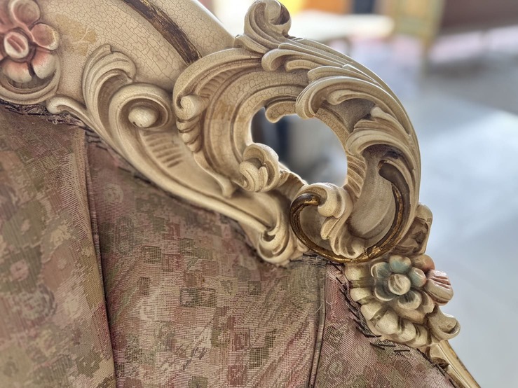 ชุดรับแขก แบรนด์ SILIK สไตล์หลุยส์ 7 ที่นั่ง โต๊ะกลางและโต๊ะข้าง ท็อปกระจก พร้อมเก้าอี้ ชุดรับแขก แบรนด์ SILIK สไตล์หลุยส์ 7 ที่นั่ง โต๊ะกลางและโต๊ะข้าง ท็อปกระจก พร้อมเก้าอี้