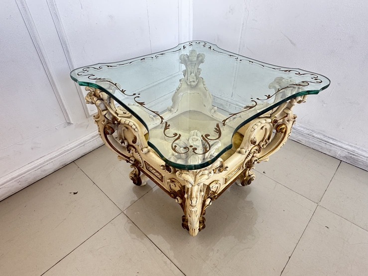 ชุดรับแขก แบรนด์ SILIK สไตล์หลุยส์ 7 ที่นั่ง โต๊ะกลางและโต๊ะข้าง ท็อปกระจก พร้อมเก้าอี้ ชุดรับแขก แบรนด์ SILIK สไตล์หลุยส์ 7 ที่นั่ง โต๊ะกลางและโต๊ะข้าง ท็อปกระจก พร้อมเก้าอี้