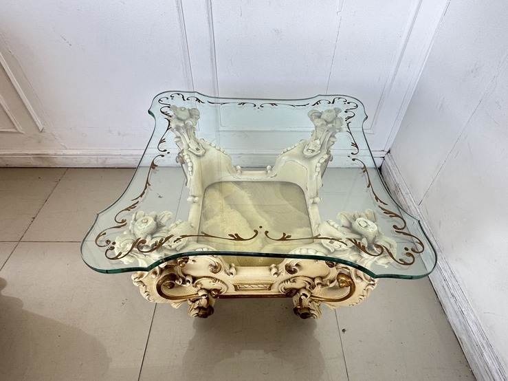 ชุดรับแขก แบรนด์ SILIK สไตล์หลุยส์ 7 ที่นั่ง โต๊ะกลางและโต๊ะข้าง ท็อปกระจก พร้อมเก้าอี้ ชุดรับแขก แบรนด์ SILIK สไตล์หลุยส์ 7 ที่นั่ง โต๊ะกลางและโต๊ะข้าง ท็อปกระจก พร้อมเก้าอี้