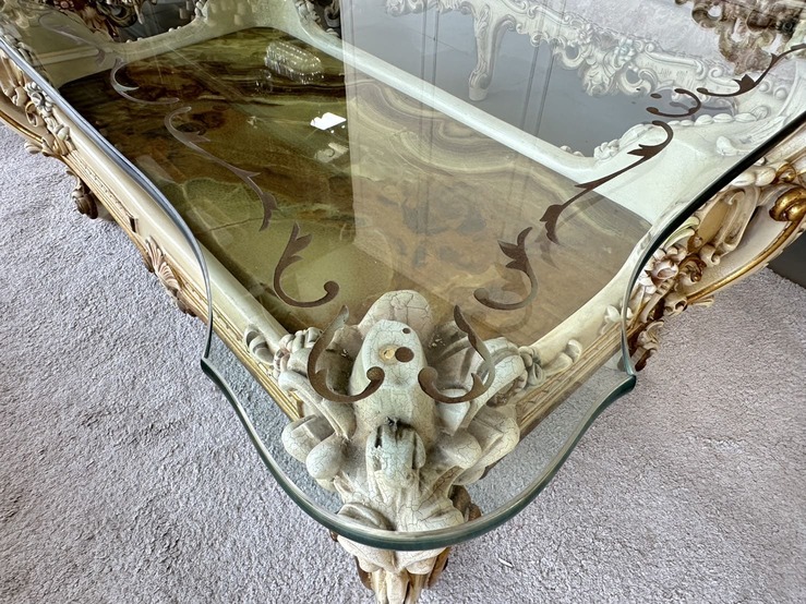 ชุดรับแขก แบรนด์ SILIK สไตล์หลุยส์ 7 ที่นั่ง โต๊ะกลางและโต๊ะข้าง ท็อปกระจก พร้อมเก้าอี้ ชุดรับแขก แบรนด์ SILIK สไตล์หลุยส์ 7 ที่นั่ง โต๊ะกลางและโต๊ะข้าง ท็อปกระจก พร้อมเก้าอี้