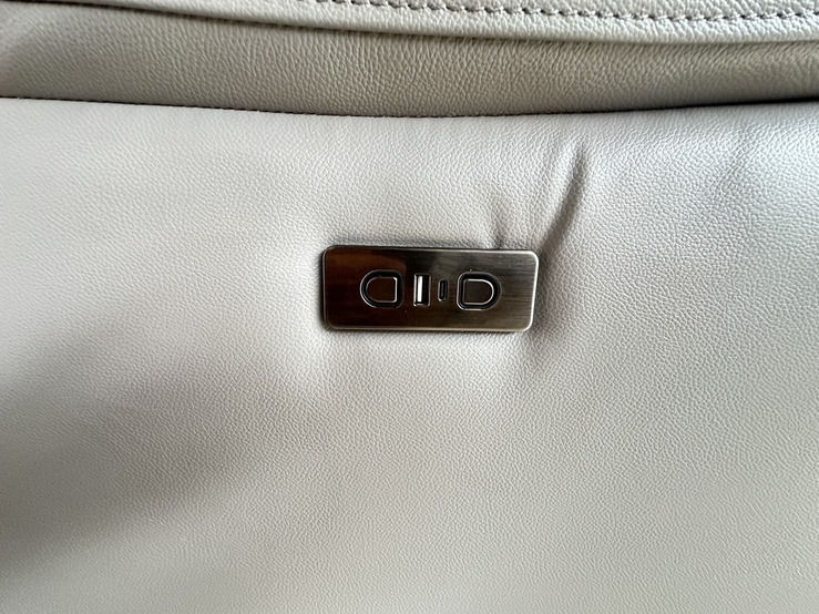 โซฟาปรับไฟฟ้า 2 ที่นั่ง แบรนด์ NOVENA รุ่น ELZA เบาะหนังแท้ผิวสัมผัสสีเทา โซฟาปรับไฟฟ้า 2 ที่นั่ง แบรนด์ NOVENA รุ่น ELZA เบาะหนังแท้ผิวสัมผัสสีเทา