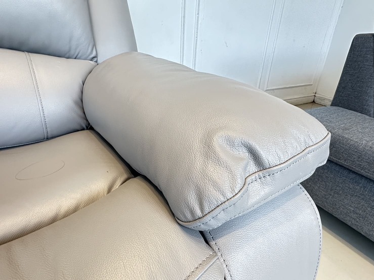 โซฟาปรับไฟฟ้า 2 ที่นั่ง แบรนด์ NOVENA รุ่น ELZA เบาะหนังแท้ผิวสัมผัสสีเทา โซฟาปรับไฟฟ้า 2 ที่นั่ง แบรนด์ NOVENA รุ่น ELZA เบาะหนังแท้ผิวสัมผัสสีเทา