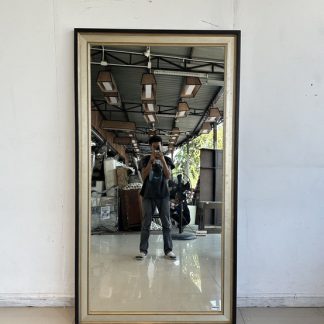 บานกระจกเงา กรอบไม้จริงสีน้ำตาล