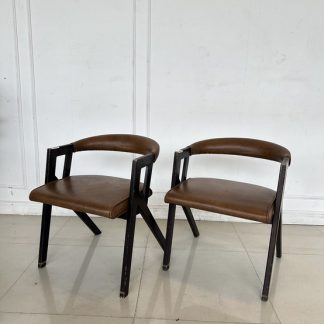 เก้าอี้ เบาะหนัง PU สีครีม โครงขาไม้สนสีน้ำตาล