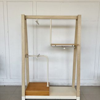 ตู้อะคลิลิคใส 1 บานเปิด ฐานไม้ MDF ล้อเลื่อน