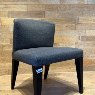 เก้าอี้ เบาะผ้าสีเทา ขาเหล็กสีดำ