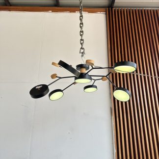 โครงเหล็ก เม็ดอะคลิริคใส ใบไม้ประดับเป็นไฟเบอร์หล่อ