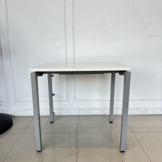 โต๊ะทำงาน ท็อปไม้ MDF สีขาว