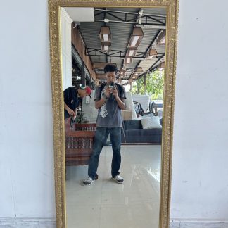 กระจกเงาแขวนผนัง กรอบไม้จริงสีน้ำตาล