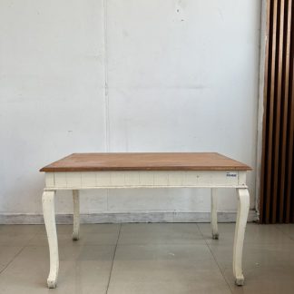 โต๊ะกลาง สไตล์วินเทจ ท็อปสีน้ำตาล โครงไม้สน ขาสีขาว