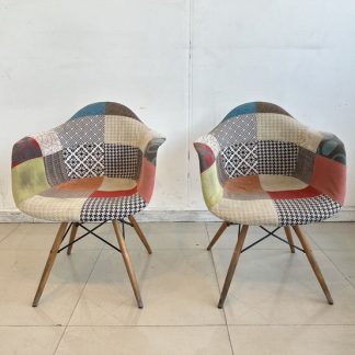 เก้าอี้อาร์มแชร์ เบาะผ้าสีดำ ขาไม้สีทอง