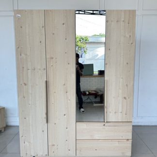 ตู้เสื้อผ้า 4 บานเปิด 2 ล… ตู้เสื้อผ้า 4 บานเปิด 2 ล…